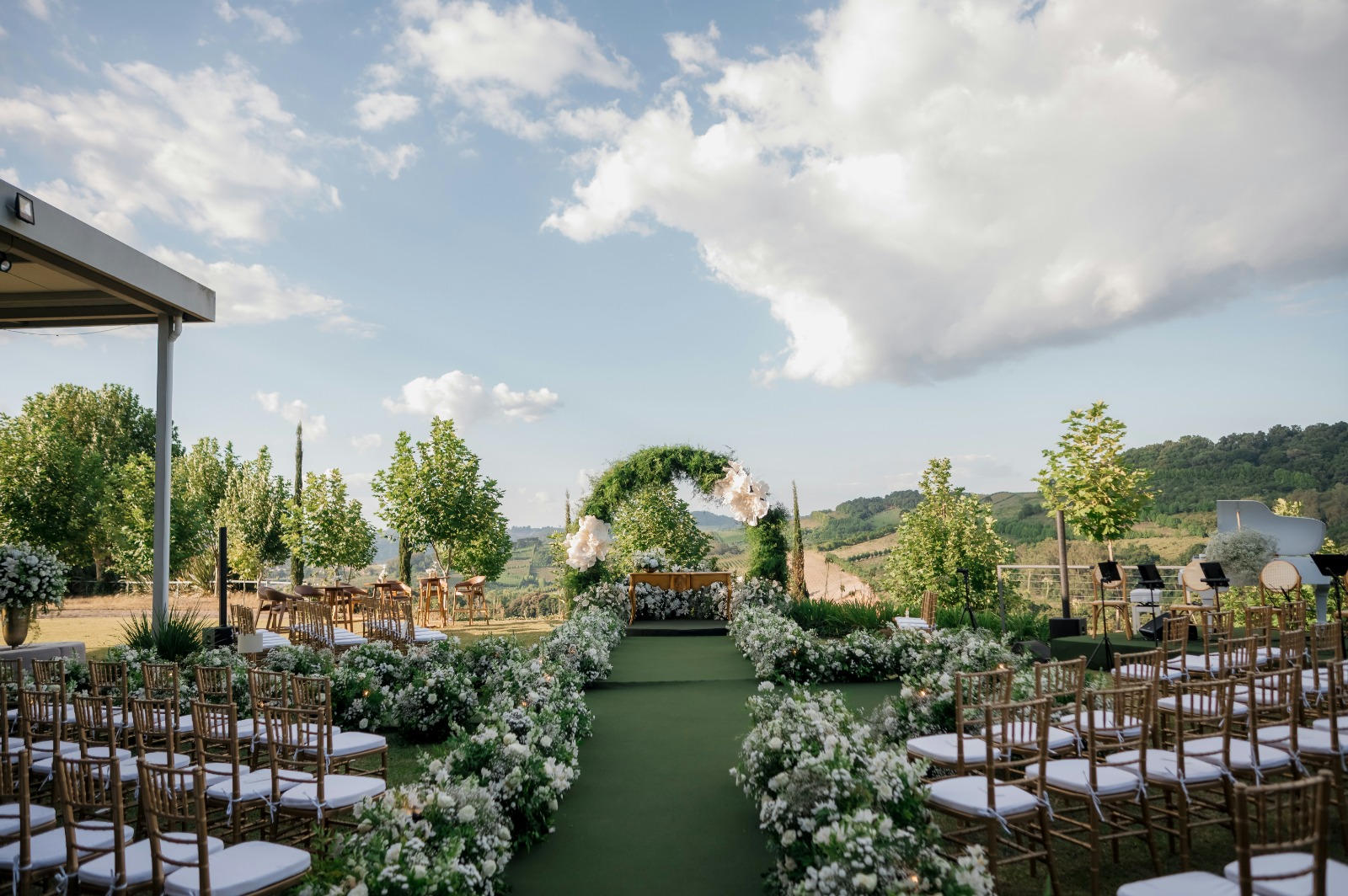 Outdoor wedding venue arranged by Royal Cloud Events